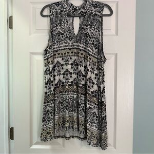 2X high-neck tank with front and back keyholes, black and white design